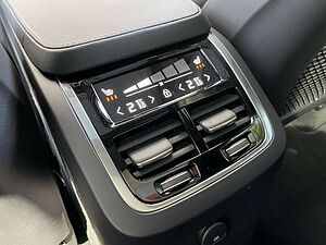 Volvo  T8 Plus Bright Recharge Plug-In Hybrid AWD
