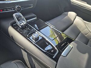 Volvo  T8 Ultimate Dark Recharge Plug-In Hybrid AWD