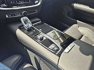 Volvo  T8 Ultimate Dark Recharge Plug-In Hybrid AWD