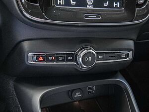 Volvo  T3 Momentum Pro Automatik *Kamera*PDC*Pilot-Assist