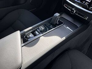Volvo  B4 Geartronic Momentum Pro SHZ NAVI LED