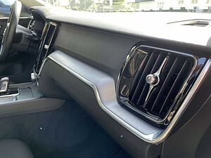 Volvo  B4 Geartronic Momentum Pro SHZ NAVI LED