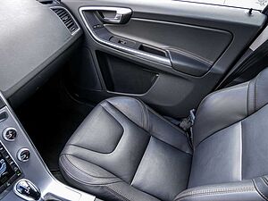 Volvo  D5 AWD Geartronic Summum SHZ FACEL. PANO
