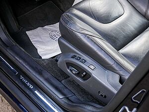 Volvo  D5 AWD Geartronic Summum SHZ FACEL. PANO