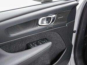 Volvo  T5 Recharge Plug-In Hybrid Plus Dark LED