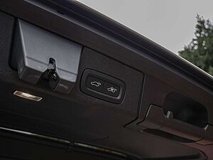 Volvo  T6 Plus Dark Recharge Plug-In Hybrid AWD