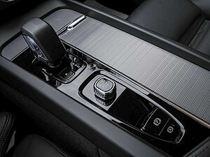 Volvo  T6 Plus Dark Recharge Plug-In Hybrid AWD