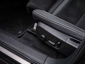 Volvo  Ultimate Recharge Pure Electric Single Motor