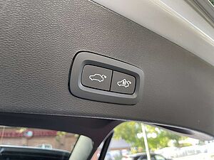 Volvo  B4 Geartronic Momentum Pro SHZ W-LAN LED
