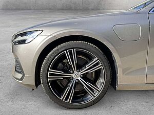 Volvo  T6 Plus Bright Recharge Plug-In Hybrid AWD