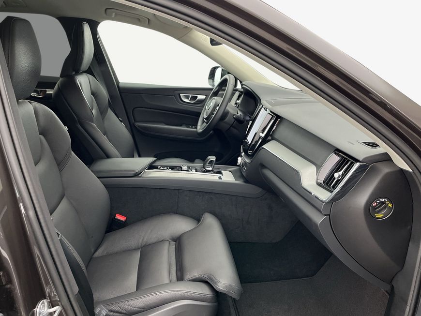 Volvo  Plus Dark