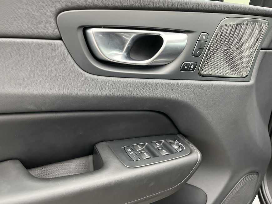 Volvo  Plus Dark