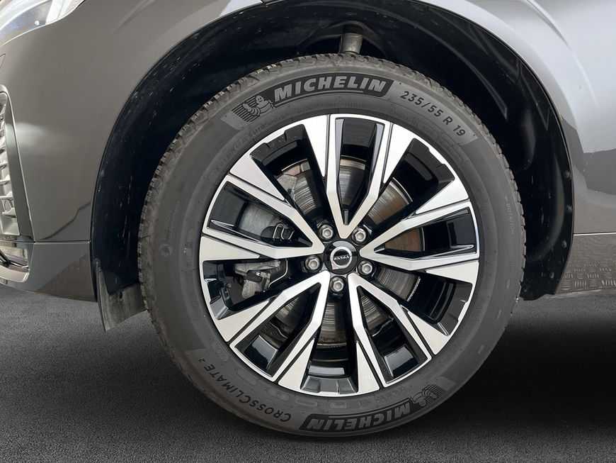 Volvo  Plus Dark