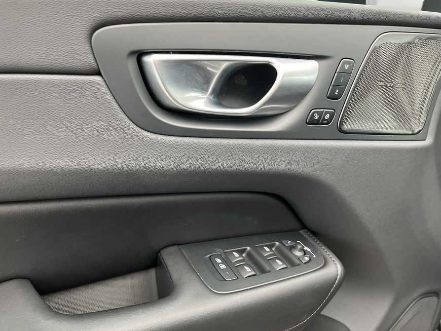 Volvo  Plus Dark