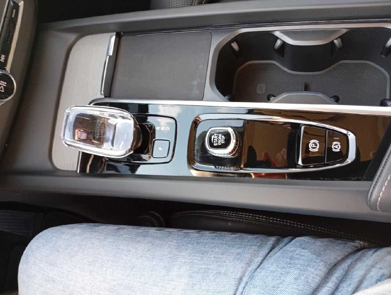 Volvo  T8 Ultra Dark Plug-In Hybrid AWD/B&W/AHK