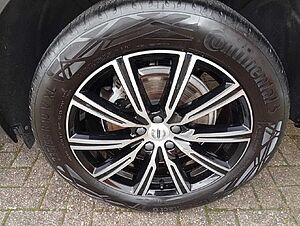 Volvo  B4D Gear. Ultimate Dark AWD/Head-UP/Pano-D.