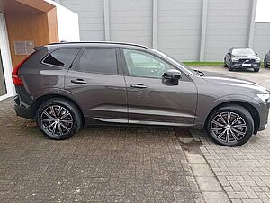 Volvo  B4D Gear. Ultimate Dark AWD/Head-UP/Pano-D.