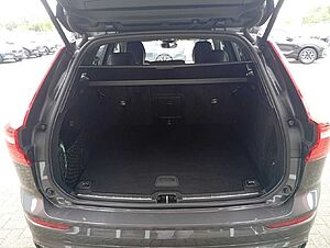 Volvo  B4D Gear. Ultimate Dark AWD/Head-UP/Pano-D.