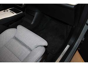 Volvo  Ultra Twin Motor Performance AWD Luftfahrwerk B & W Sound.