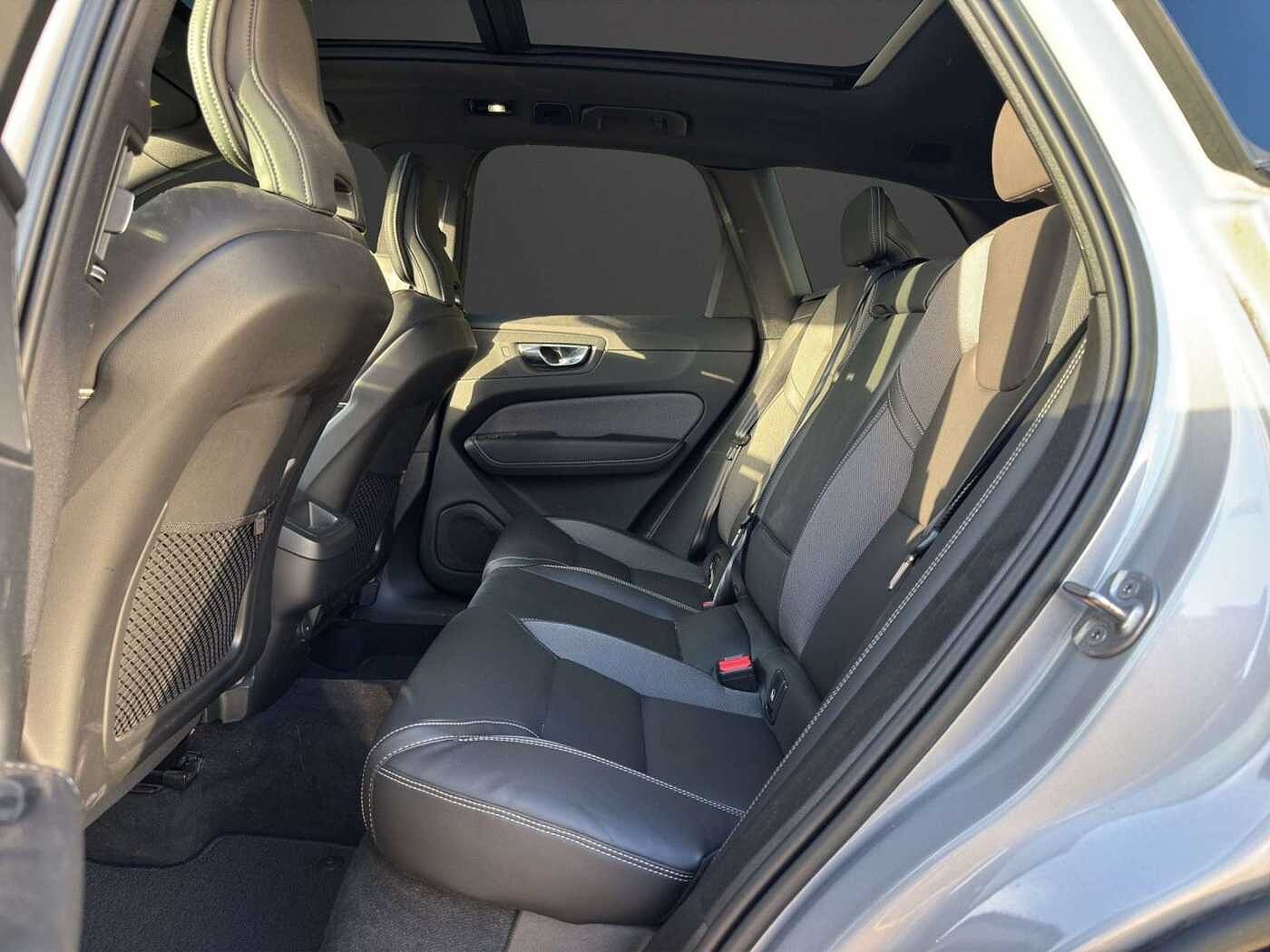 Volvo  B4 D AWD Plus Dark