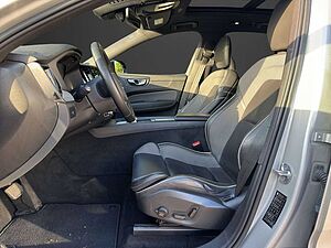 Volvo  B4 D AWD Plus Dark