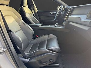 Volvo  B4 D AWD Plus Dark