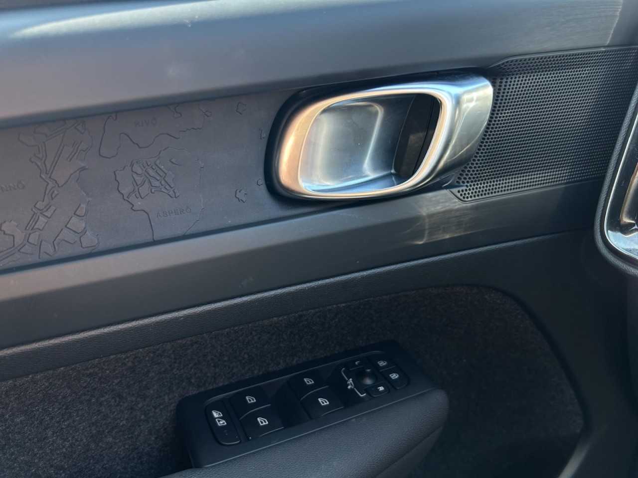 Volvo  XC40