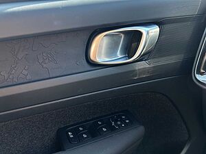 Volvo  XC40