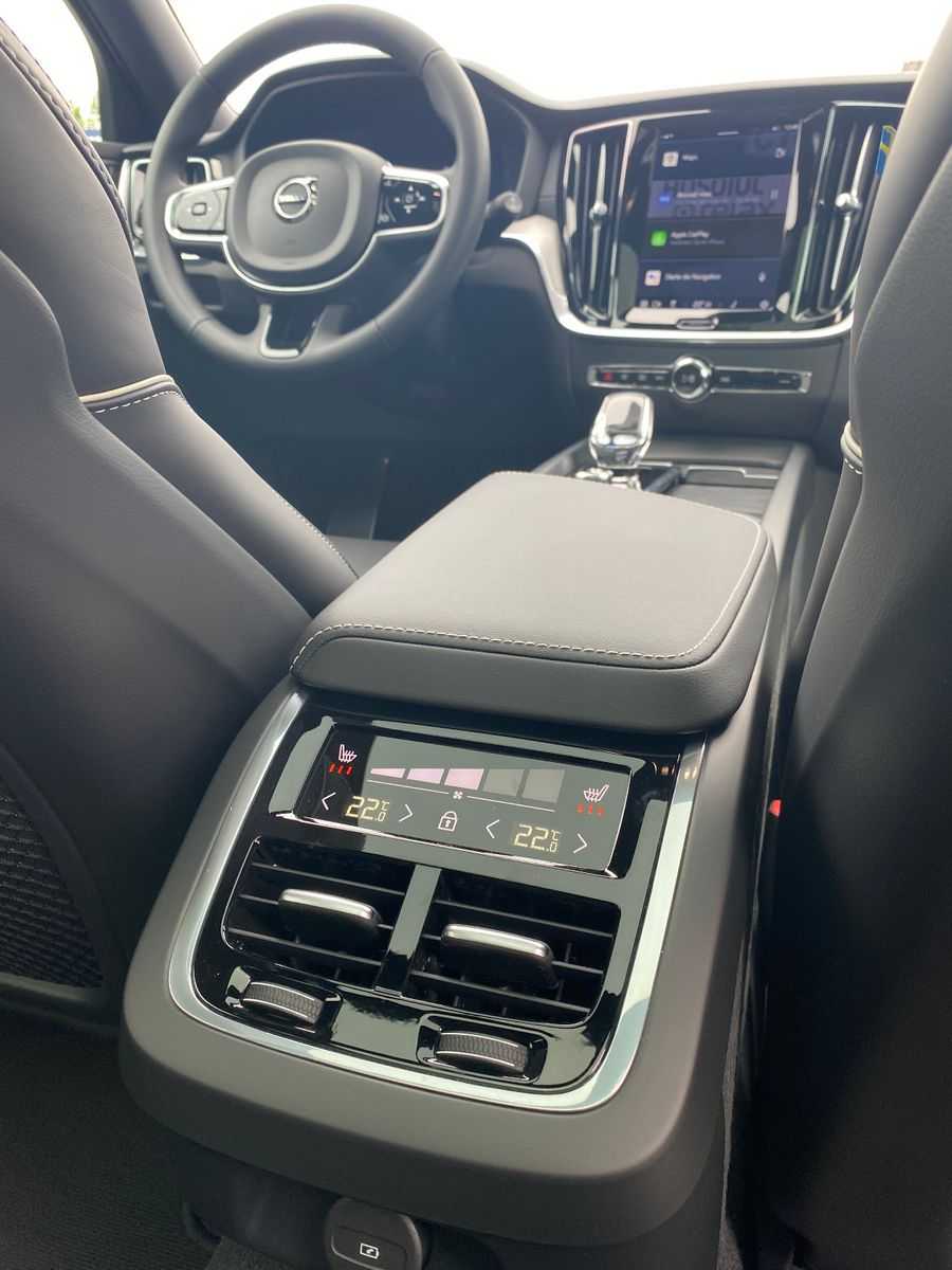 Volvo  Ultimate B4 D AWD 8-Gang