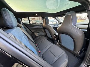 Volvo  Ultra AWD Twin Performance Pure Electric