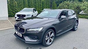 Volvo  Ultimate B4 D AWD 8-Gang