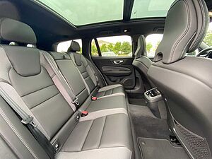 Volvo  Ultimate B4 D AWD 8-Gang