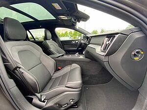 Volvo  Ultimate B4 D AWD 8-Gang
