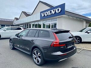Volvo  Ultimate B4 D AWD 8-Gang
