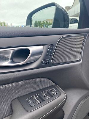 Volvo  Ultimate B4 D AWD 8-Gang