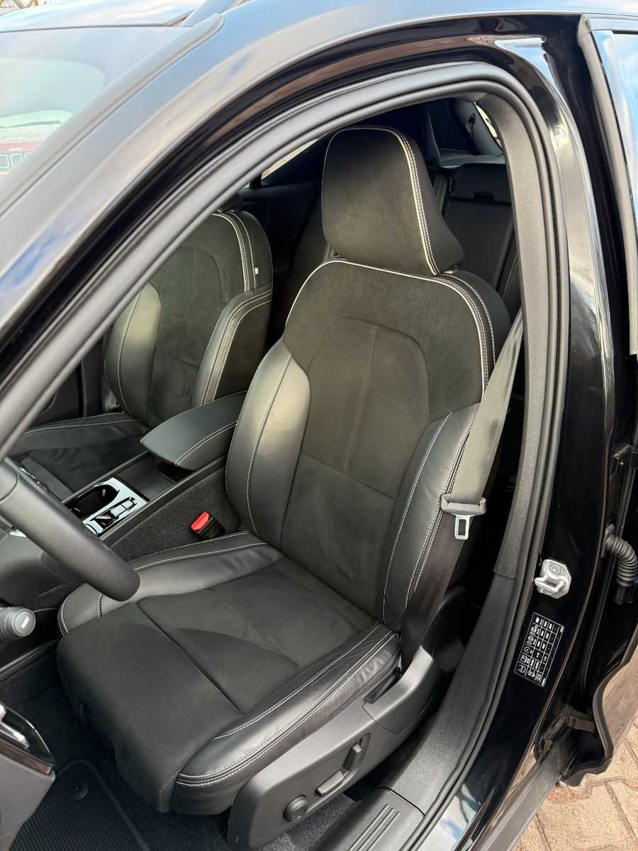 Volvo  T4 R DESIGN PHEV +CAM +LED+PRIVACY+