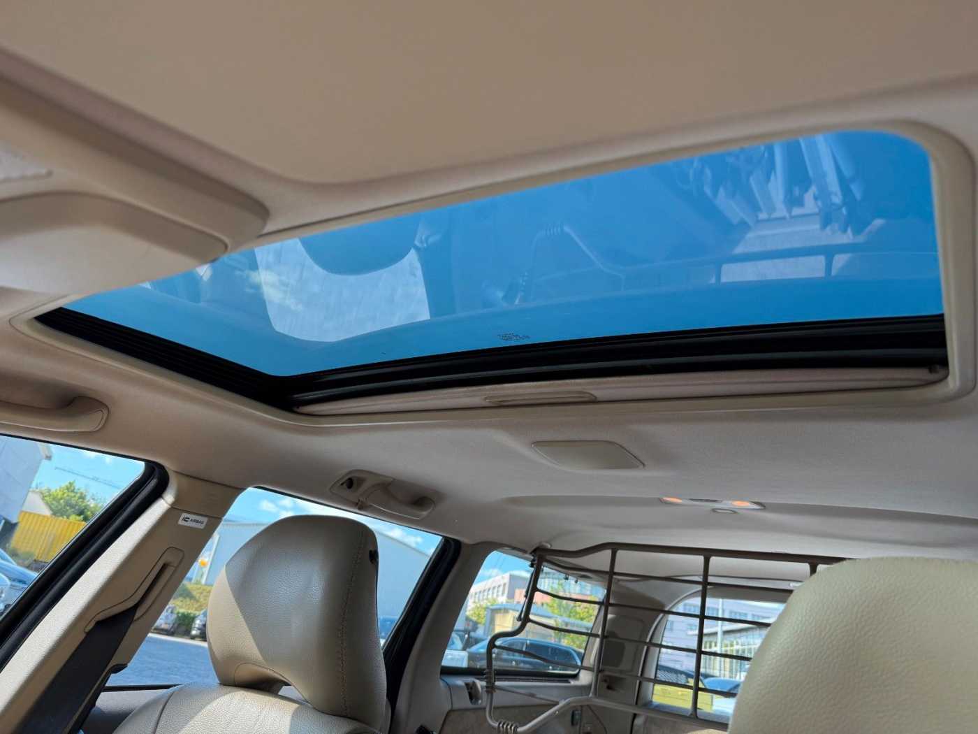 Volvo  D5 PREMIUM +SUBWOOFER+NAVI+XENON+SD+1.HAND