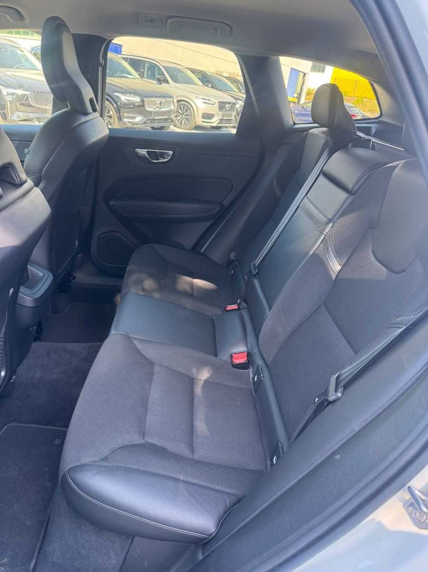 Volvo  B4 MOMENTUM PRO AWD