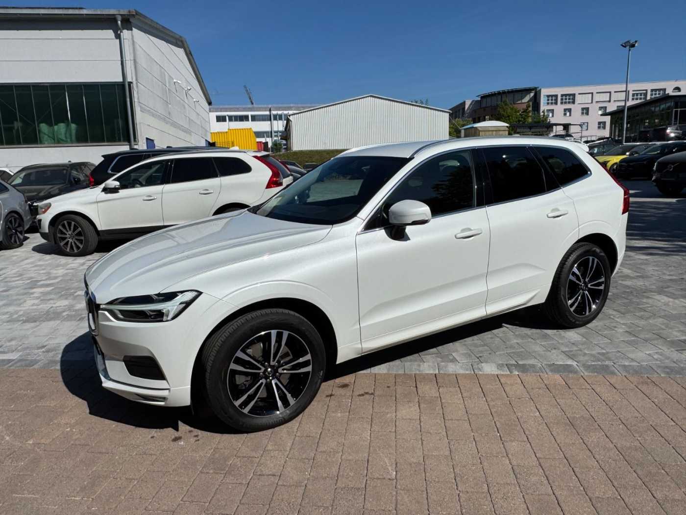 Volvo  B4 MOMENTUM PRO AWD