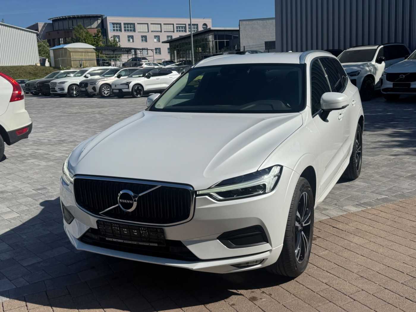 Volvo  B4 MOMENTUM PRO AWD