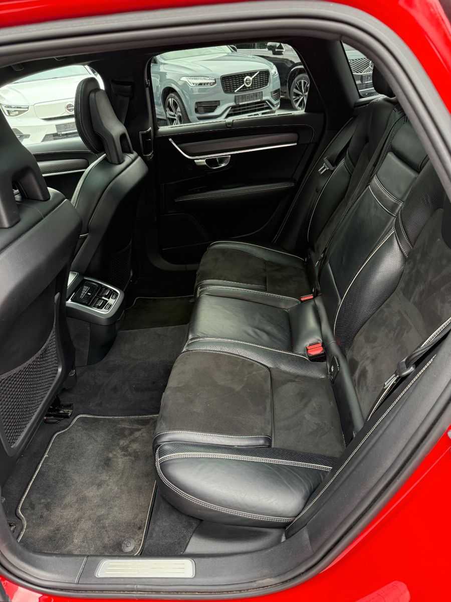 Volvo  D5 AWD R-DESIGN+HUD+PANO+STANDHZG+21'+