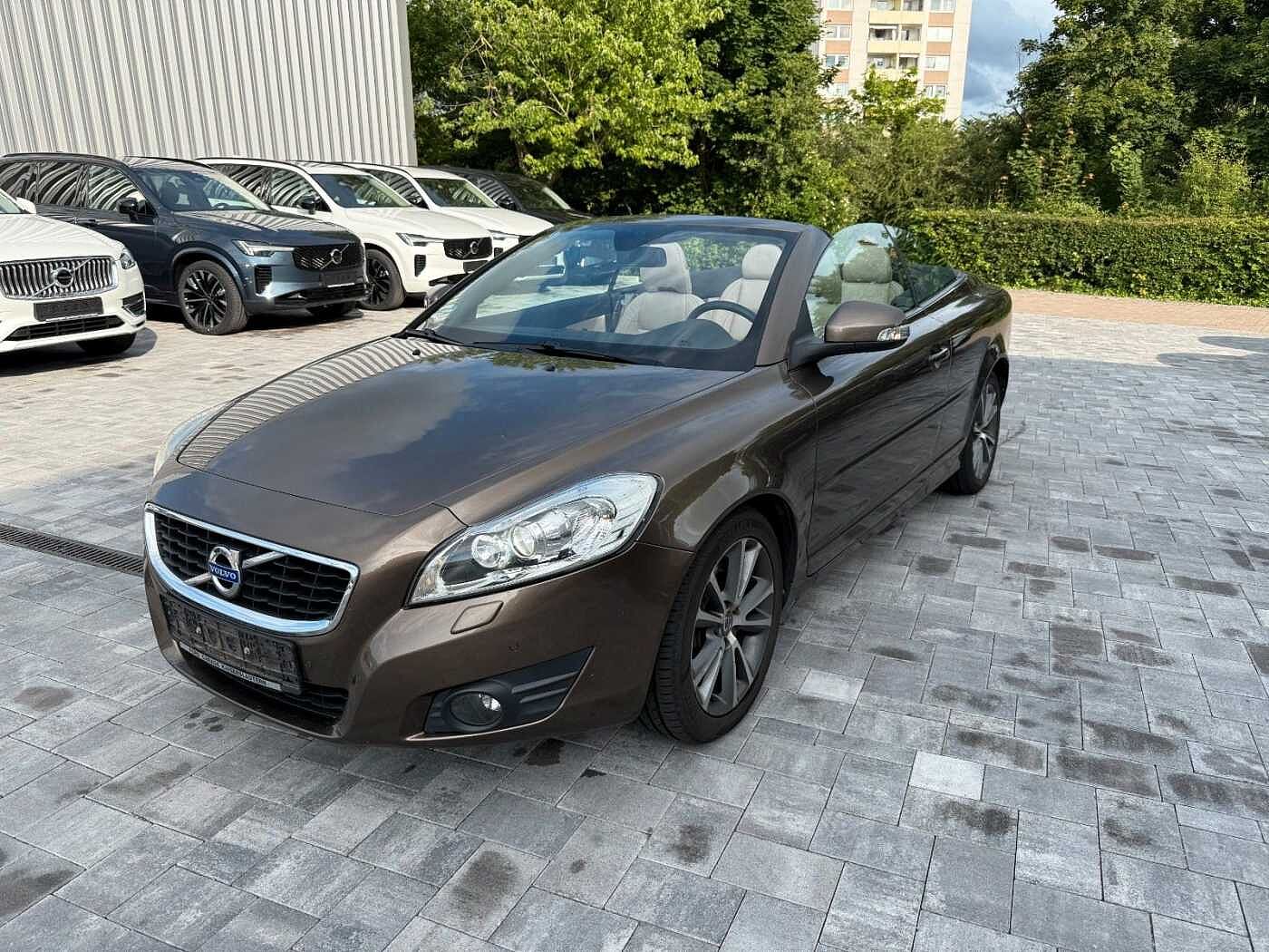 Volvo  D3 SUMMUM+HEICO 144KW+8FACH+UNFALLFREI+LEDER