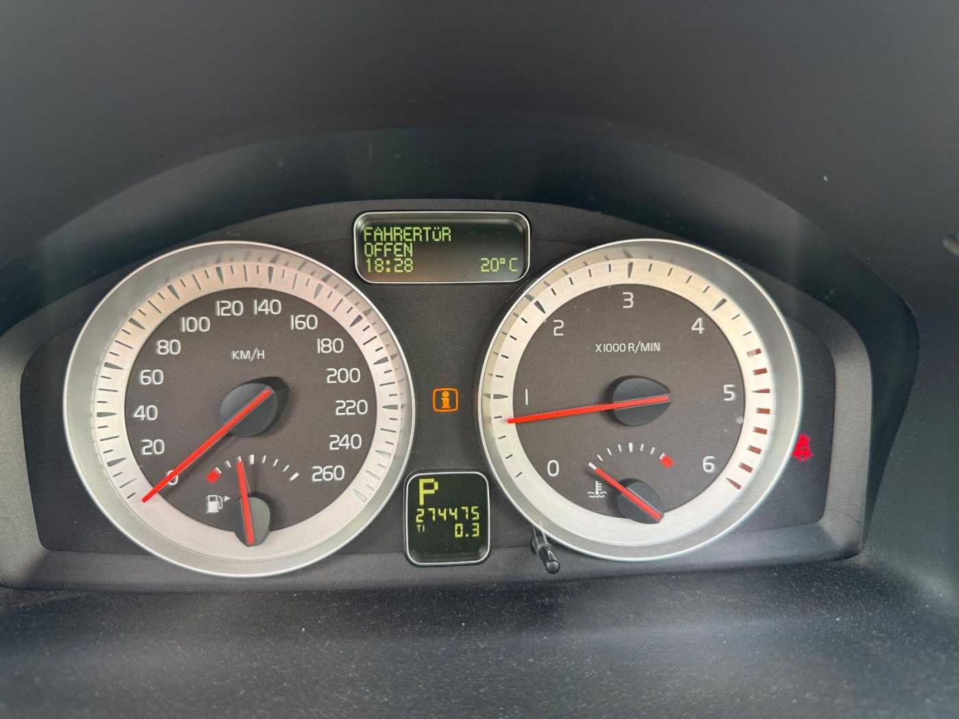 Volvo  D3 SUMMUM+HEICO 144KW+8FACH+UNFALLFREI+LEDER