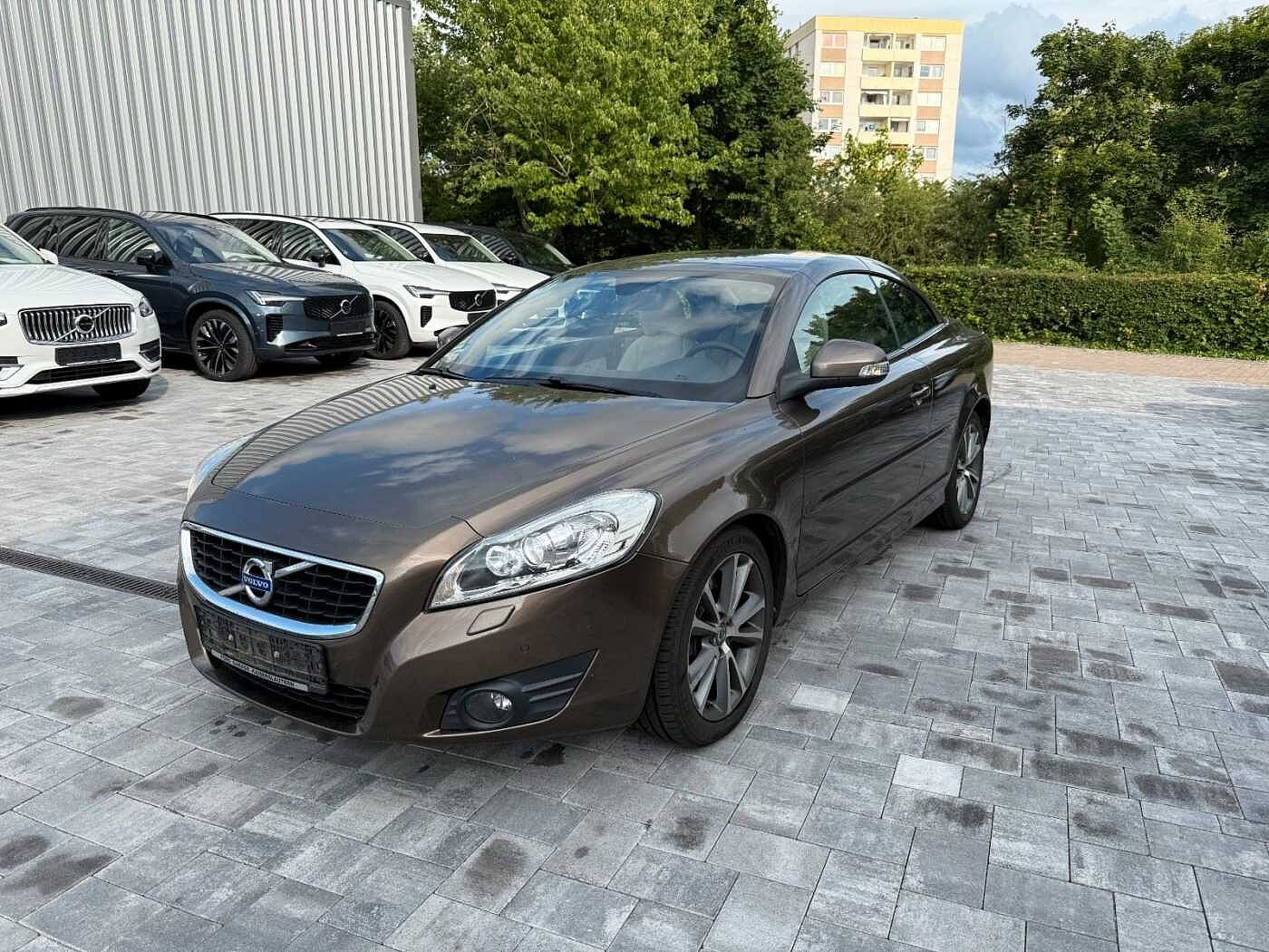Volvo  D3 SUMMUM+HEICO 144KW+8FACH+UNFALLFREI+LEDER