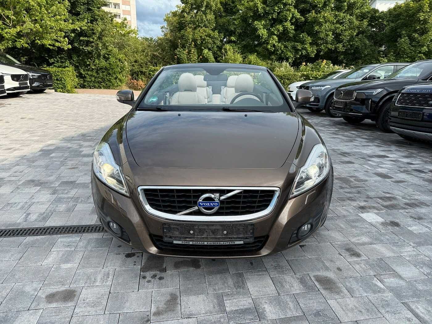 Volvo  D3 SUMMUM+HEICO 144KW+8FACH+UNFALLFREI+LEDER