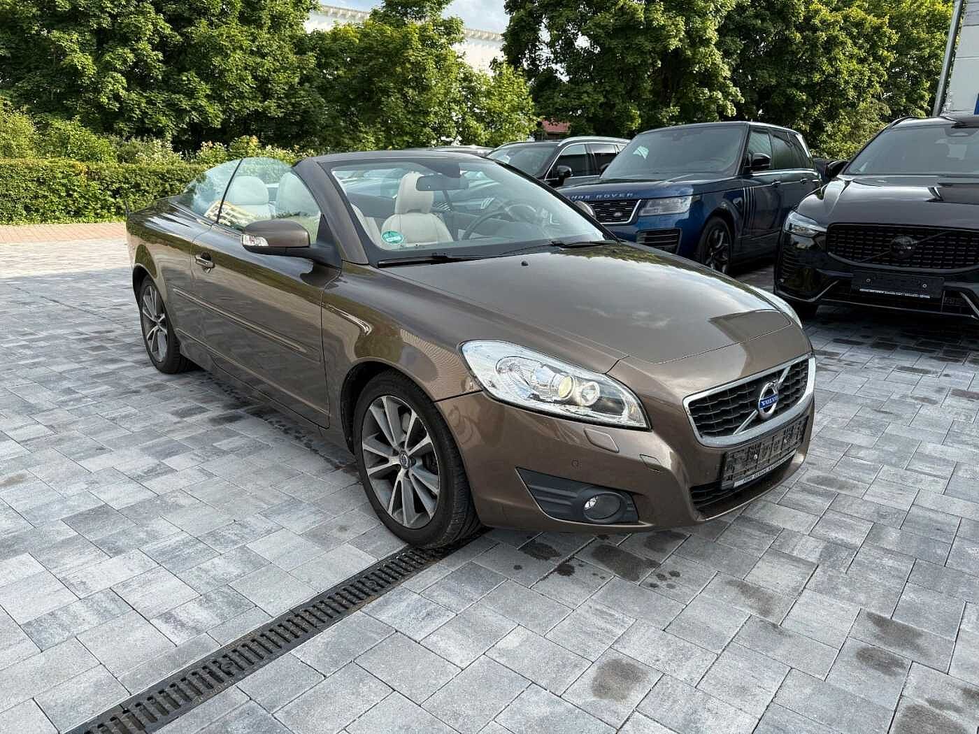 Volvo  D3 SUMMUM+HEICO 144KW+8FACH+UNFALLFREI+LEDER