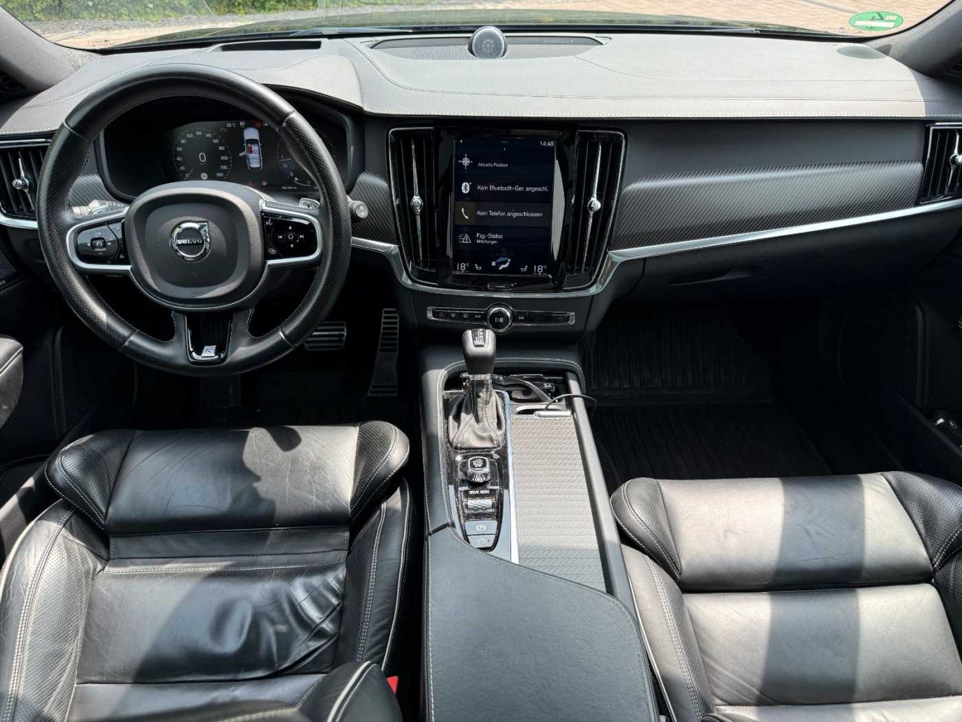 Volvo  D5 AWD R-DESIGN+B&W SOUND+8FACH+AHK+360°CAM
