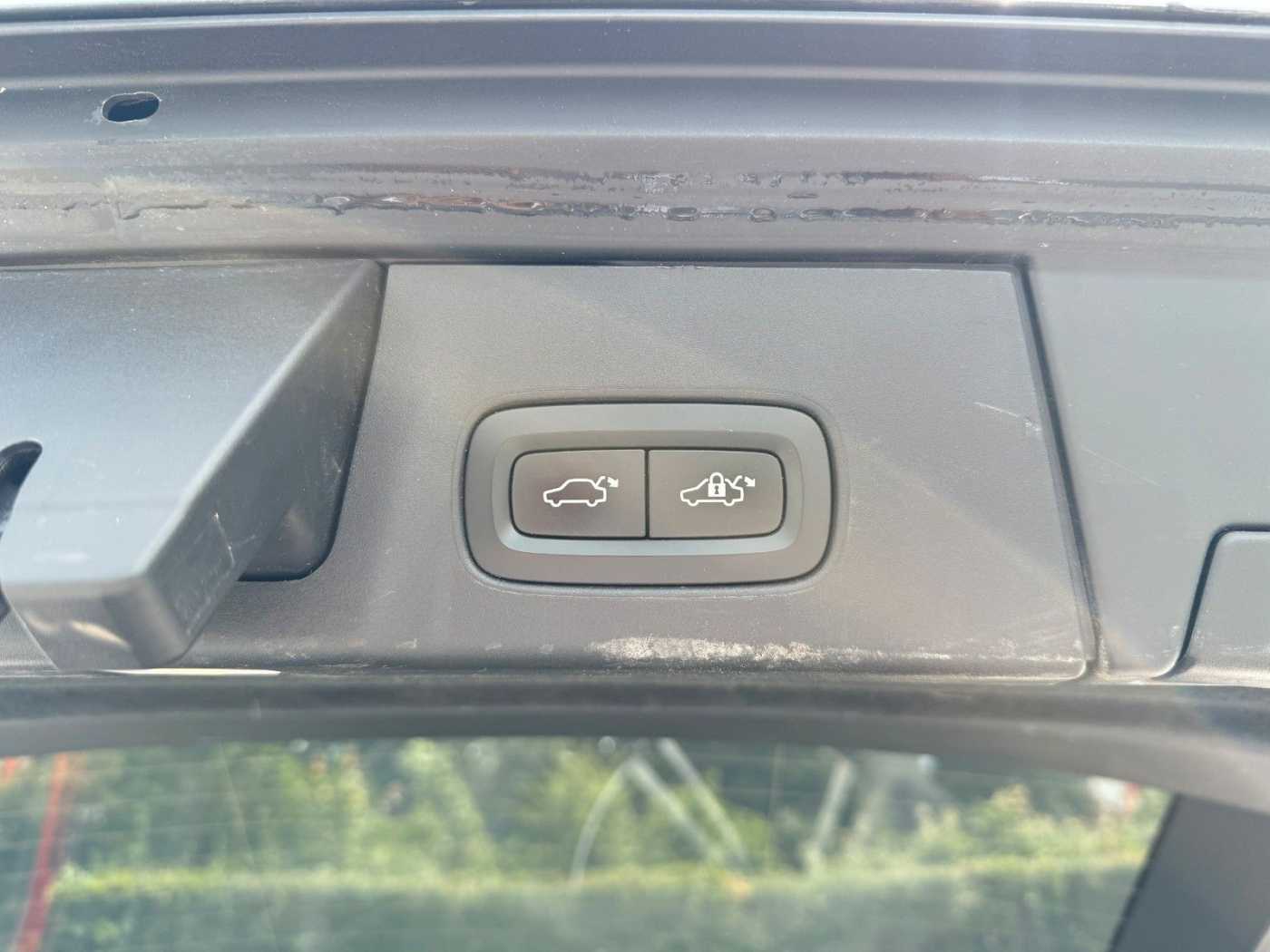 Volvo  D5 AWD R-DESIGN+B&W SOUND+8FACH+AHK+360°CAM