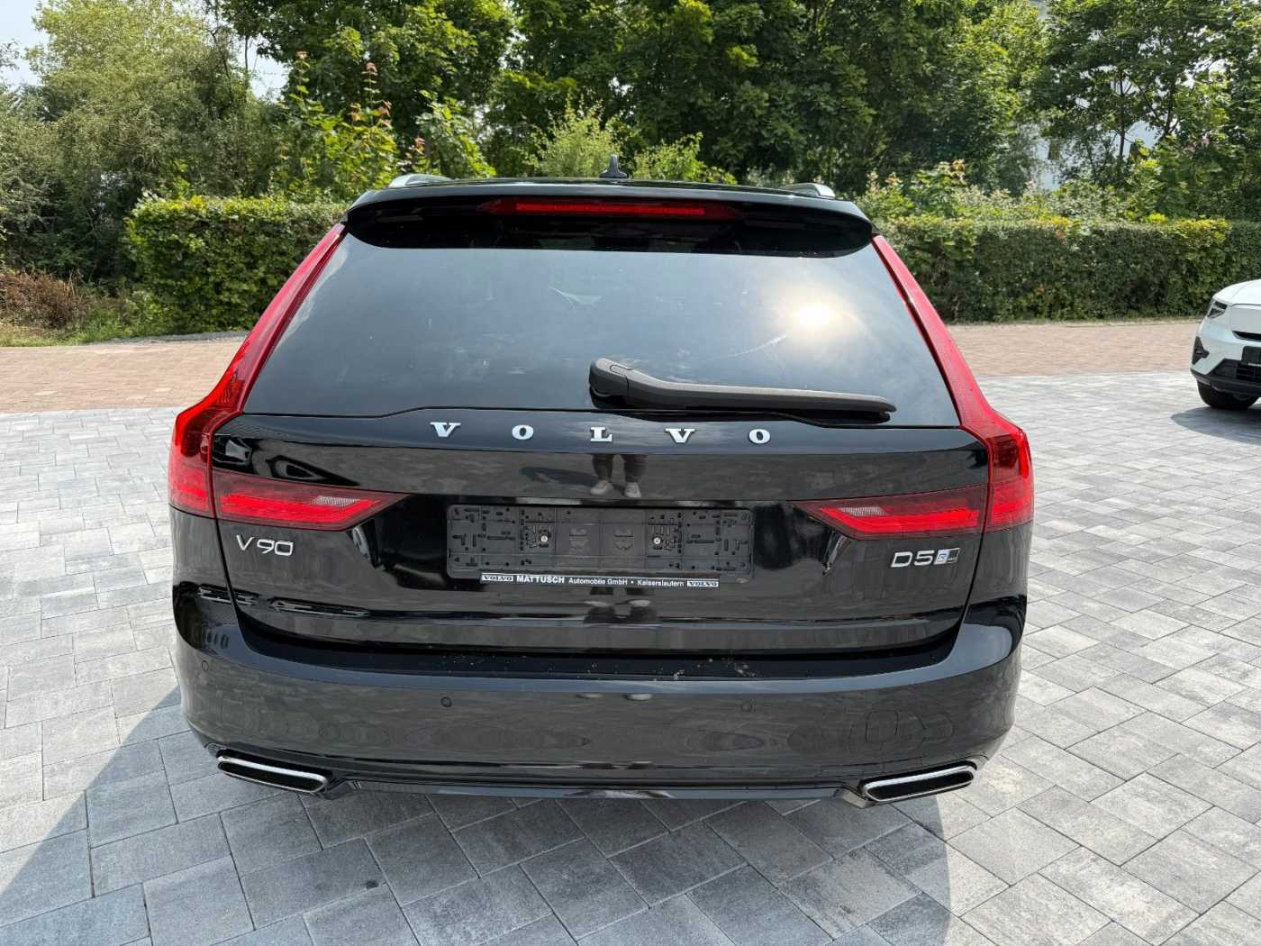 Volvo  D5 AWD R-DESIGN+B&W SOUND+8FACH+AHK+360°CAM