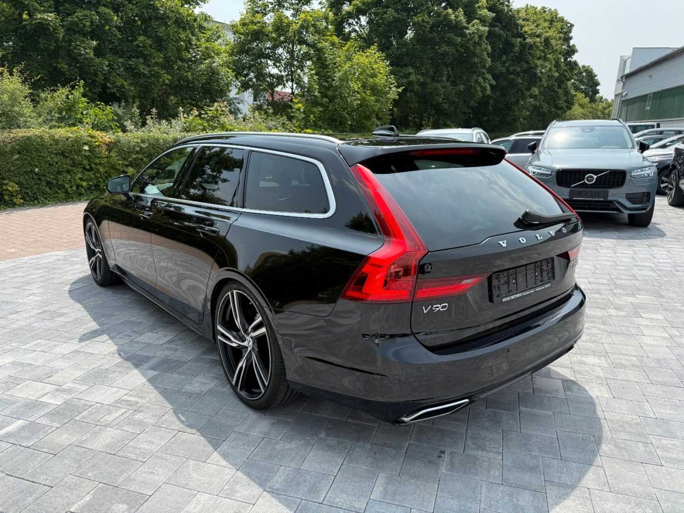 Volvo  D5 AWD R-DESIGN+B&W SOUND+8FACH+AHK+360°CAM